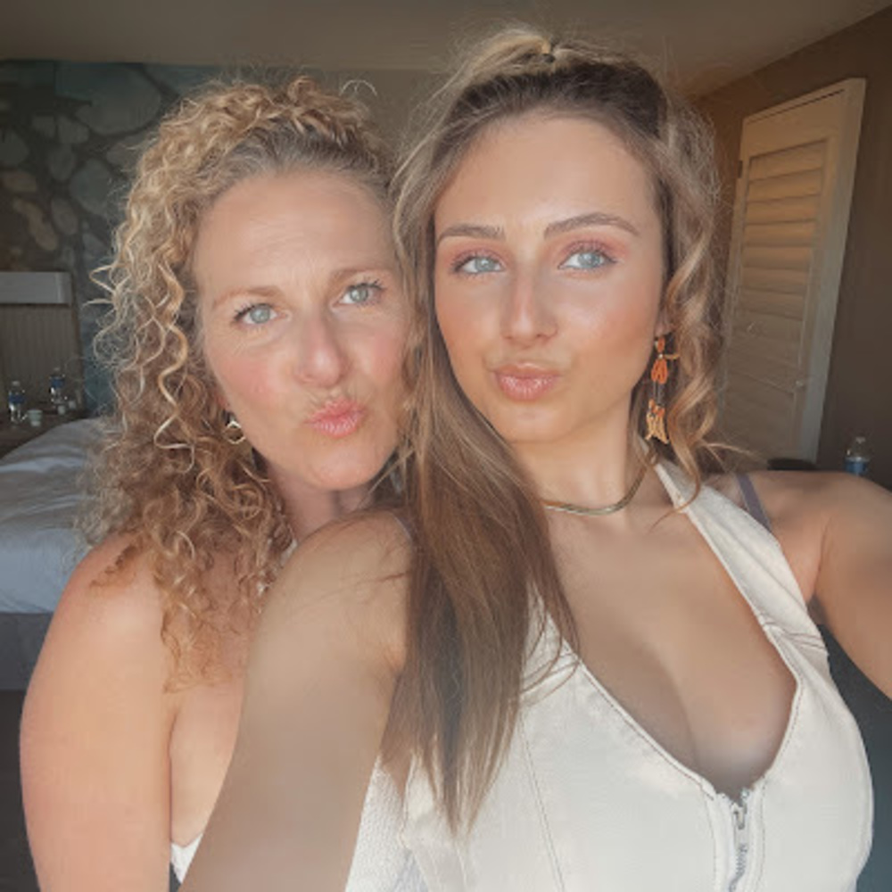 Meet your Posher, Ella